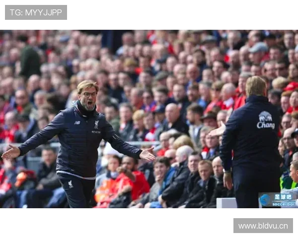 场外替补席冲突如何影响裁判判罚和红黄牌规则解读