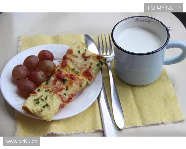 杨千霖去买早餐，手腕上的那块表把店里空气都变贵了