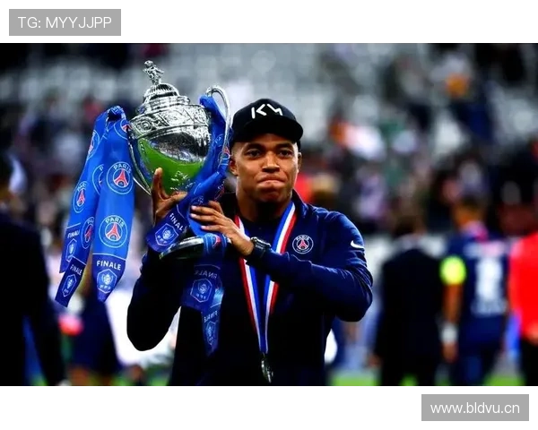 姆巴佩带不动巴黎！皇马进球，他却在球场上“散步”？反差打法暴露大巴黎球星群真正实力不足！